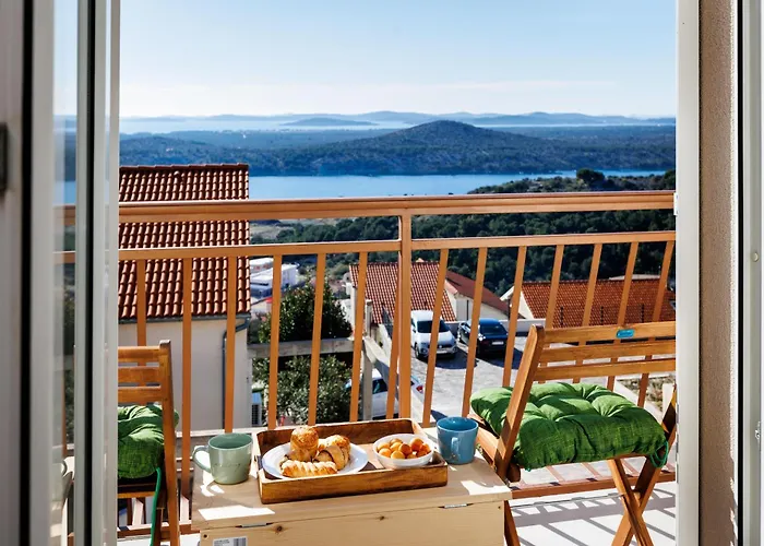 Summer Breeze Apartment - Quiet Place With A Spectacular View And A Garden