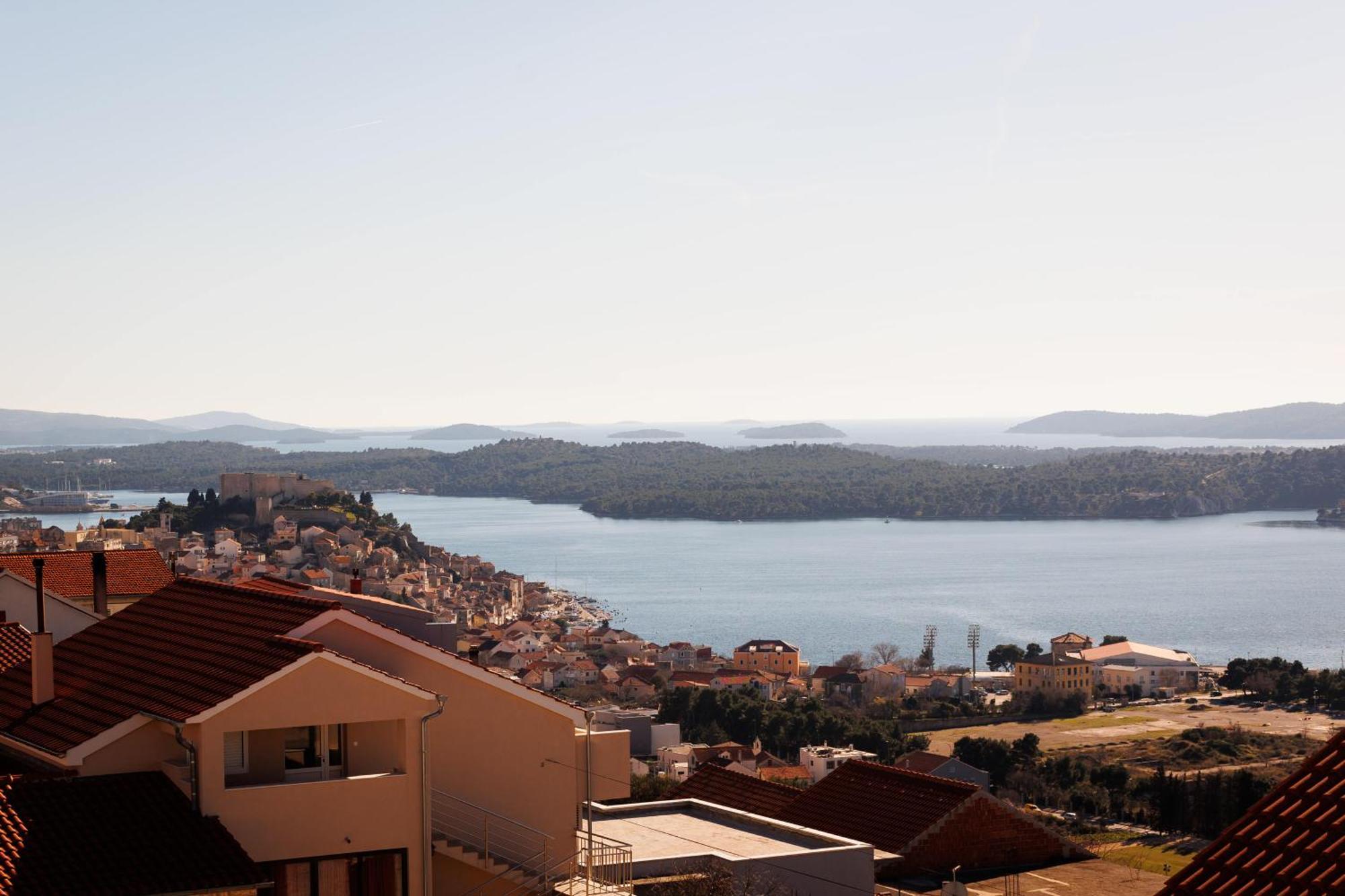 Apartment Summer Breeze - Quiet Place With A Spectacular View And A Garden Sibenik